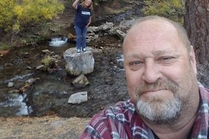 Loren Krytzer, 53 tuổi và vợ anh Lisa.