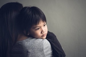 6 hành động phá hỏng tuổi thơ của con