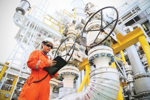 Doanh nghiệp dầu khí nỗ lực vượt khó