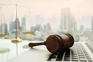 Thủ tục trả cổ tức đối với doanh nghiệp niêm yết tốt hơn nên được chế định tại Luật Chứng khoán và việc trả nên là mỗi nửa năm để không ảnh hưởng đến giá cổ phiếu và chỉ số.