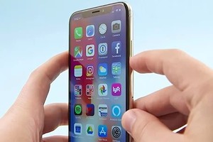 Phím nguồn trên iPhone đang có thiết kế lớn hơn. Ảnh: Gadget Hacks.
