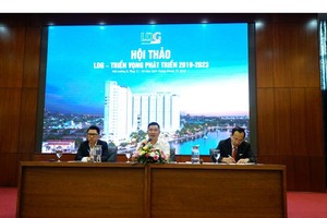 Ông Nguyễn Khánh Hưng,  Chủ tịch HĐQT LDG Group trả lời các câu hỏi của nhà đầu tư tại hội thảo.