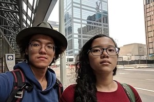 Mika (trái) quan niệm tiền có thể mua được hạnh phúc. Ảnh: Medium.