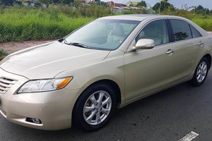 Toyota Camry đời 2007 nhập từ Mỹ cho đến nay kiểu dáng vẫn còn khá đẹp.