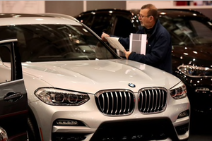 Hơn 250.000 xe BMW đang được triệu hồi để sửa lỗi không hiển thị hình ảnh từ camera lùi, làm tăng nguy cơ va chạm. Ảnh: The Plain Dealer.