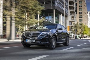 EQC 400 được trang bị pin lithium ion dung lượng 80kWh, đi được quãng đường hơn 309km cho một lần sạc. (Nguồn: Yonhap).