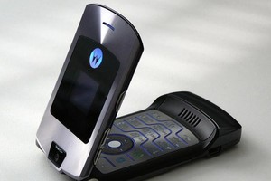 Chiếc Motorola Razr đời đầu. (Nguồn: zdnet.com).