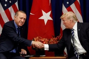 Erdogan (trái) gặp Trump tại New York hôm 21/9. Ảnh: Reuters.