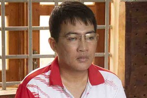 Tân bị khởi tố, bắt tạm giam để điều tra. Ảnh: Công an Vĩnh Long.