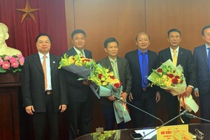 Tập thể lãnh đạo Ban Tuyên giáo TƯ chúc mừng các ông: Vũ Trọng Hà, Đoàn Văn Báu và Trần Đoàn Hưng được giao trọng trách mới. Ảnh Internet