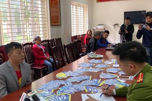 Mỗi cặp vé giả được bán với mức giá giao động từ 1,5 triệu đến 3 triệu đồng.