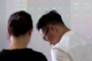 Nhiễu phiên đáo hạn hợp đồng phái sinh: Ai ép giá, ai hưởng lợi?