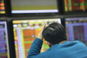 Bức tranh lệch ngành chứng khoán