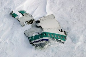Một mảnh vỡ máy bay DC-10 trong thảm kịch năm 1979 trên núi Erebus ở Nam Cực. Ảnh: Phil Reid/Antarctica New Zealand.
