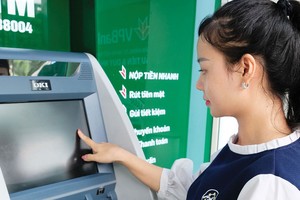 Khách hàng có cơ hội nhận thưởng lên tới 50 triệu đồng tiền mặt khi gửi tiết kiệm online tại VPBank.