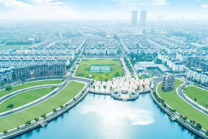 Với diện tích cây xanh và mặt hồ lên đến 43.381 m2, chiếm hơn 10% tổng diện tích của dự án, Lideco trao cho cư dân công viên xanh khổng lồ, nơi cư dân được hòa mình trong một không gian tươi mát của cây cỏ và hồ nước.