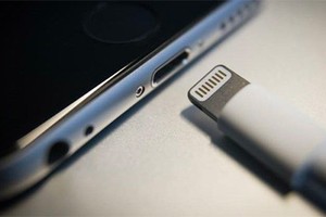 iPhone cao cấp ra mắt năm 2021 sẽ bỏ nốt giắc cắm lightning.