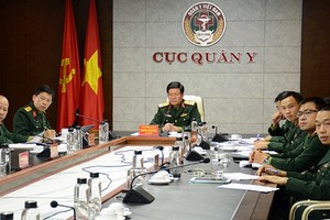 Thiếu tướng, PGS.TS Nguyễn Xuân Kiên cùng các thành viên Đoàn Việt Nam tại điểm cầu Hà Nội. Ảnh QĐND