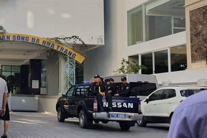 Công an khám xét Công ty CP Sông Đà Nha Trang chiều 24/12.