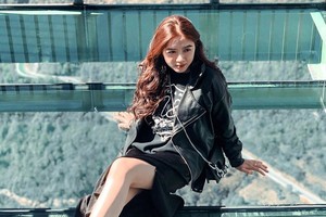 Cầu kính trên đỉnh Ô Quy Hồ trong ảnh check-in của giới trẻ