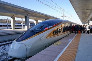 Tàu viên đạn Fuxing vận hành tự động. Ảnh: CNN.