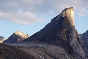 Ngọn núi dốc nhất thế giới