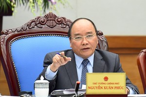 Thủ tướng Chính phủ Nguyễn Xuân Phúc: Các Bộ, ngành, địa phương không được chủ quan, không để dịch lây lan, phải coi việc phòng, chống dịch như “chống giặc”.