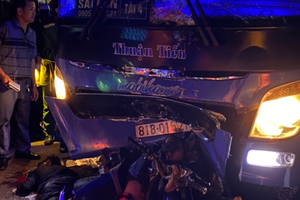 Va chạm với xe khách giường nằm, 3 người đi trên xe máy tử vong