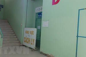 Khu cách ly của Bệnh viện Nhiệt đới Khánh Hòa - nơi đang thực hiện công tác tiếp nhận khám ca bệnh nghi nghi ngờ nhiễm chủng virus corona mới và cách ly chờ kết quả xét nghiệm. (Ảnh: Phan Sáu/TTXVN).