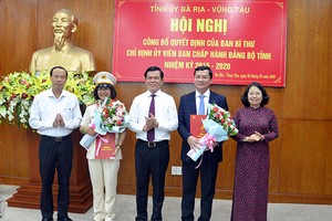 Lãnh đạo tỉnh Bà Rịa - Vũng Tàu chúc mừng các đồng chí được Ban Bí thư chỉ định giữ chức vụ mới.
