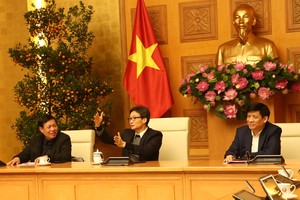 Phó Thủ tướng Vũ Đức Đam phát biểu tại cuộc họp.