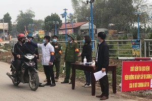 Chốt kiểm soát tại xã Sơn Lôi (Bình Xuyên, Vĩnh Phúc).