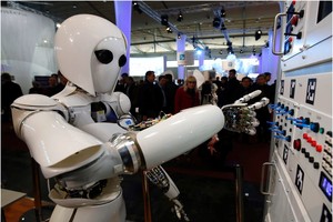 Theo nghiên cứu thống kê mới nhất của đại học Indiana (Mỹ), dường như những khuyến nghị về mua cổ phiếu của Robo Advisor (Robot đầu tư) cho kết quả đường dài có lợi hơn phân tích của con người.