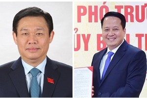 Trưởng Đoàn đại biểu Quốc hội khóa XIV thành phố Hà Nội Vương Đình Huệ (trái) và Phó Trưởng Ban Dân nguyện (thuộc Ủy ban Thường vụ Quốc hội) Hoàng Anh Công.