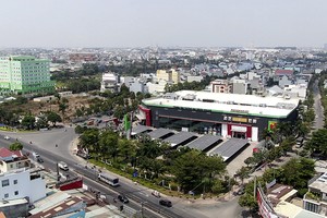 Hoạt động dịch vụ thương mại, sản xuất tại Bình Dương phát triển mạnh.