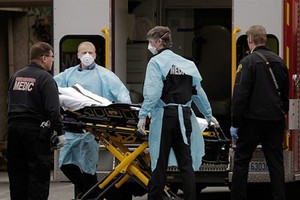 Mỹ tiếp tục ghi nhận thêm 4 ca tử vong vì COVID-19. (Ảnh: Al-Jazeera).