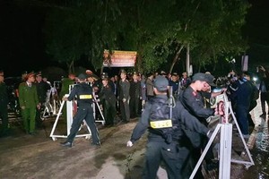 Cơ quan chức năng chính thức dỡ bỏ cách ly tại Sơn Lôi. (Ảnh: PV/Vietnam+).