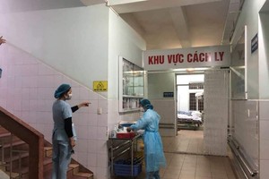 Các thủy thủ, nhân viên tàu có tiếp xúc gần với bệnh nhân thứ 30 được cách ly tại Bệnh viện Hữu nghị Việt Tiệp.