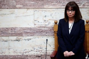 Bà Katerina Sakellaropoulou tại lễ tuyên thệ nhậm chức Tổng thống Hy Lạp trước Quốc hội ở Athens ngày 13/3/2020. (Ảnh: AFP/ TTXVN)
.