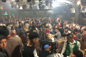 Quận 1 sẽ tạm ngưng hoạt động các quán bar, karaoke, vũ trường... từ 18h chiều 14/3 (ảnh minh họa: Đình Thảo) .