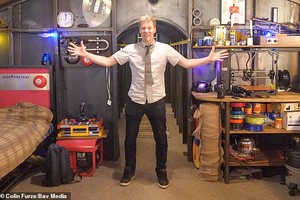 Căn hầm được đặt tên là "hầm trú ẩn dành cho ngày tận thế". Ảnh: Colin Furze.