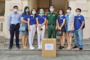 Tại Bộ Tư lệnh TP.HCM, MBS trao tặng số quà gửi đến Bệnh viện dã chiến Củ Chi.