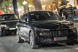 Mặc dù nhiều loại xe giảm giá hàng trăm triệu đồng, nhưng khách hàng mua xe vẫn chờ đợi đợt giảm giá chủ động khác từ đại lý hoặc từ chính sách của Chính phủ.