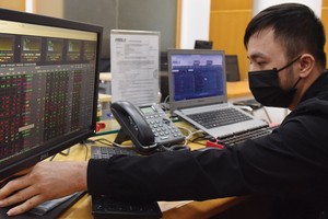 Bấp bênh sức nóng nhóm cổ phiếu chứng khoán