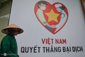 Một pano "Việt Nam quyết thắng đại dịch" tại trung tâm TP.HCM trong những ngày cách ly xã hội.