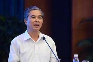 Phó chủ tịch TP.HCM: 'Người dân lơ là phòng chống dịch'