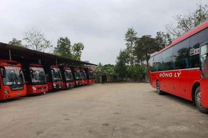 Cho phép các tuyến vận tải hành khách cố định, xe hợp đồng, xe du lịch nội tỉnh, xe buýt, xe taxi, xe điện 4 bánh hoạt động trở lại từ 00 giờ ngày 20/4/2020.