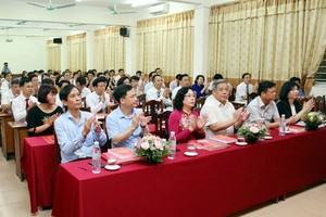 Các đại biểu dự lễ khai giảng lớp bồi dưỡng cán bộ quy hoạch nguồn Bí thư, Phó Bí thư quận huyện, thị ủy và đảng ủy trực thuộc Thành ủy.