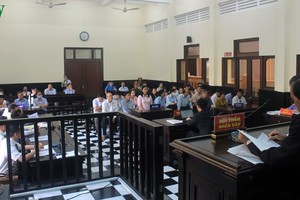 toàn cảnh phiên tòa.