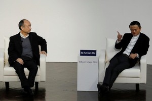 Tỷ phú Jack Ma và Giám đốc điều hành SoftBank Group Masayoshi Son. (Nguồn: Reuters).